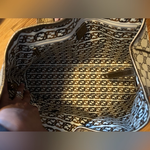 AUTHENTIC GUCCI GOLD ORIGINAL GG CANVAS PRINCY TOTE. - Picture 13 of 17